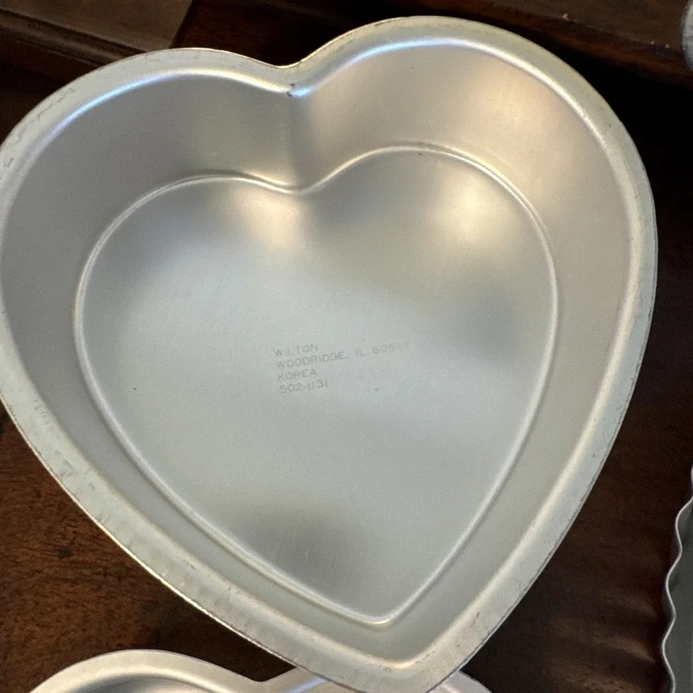 7 Pc. Wilton Pans, Heart Shaped (5), Cookie sheet, Baking Pan Vintage